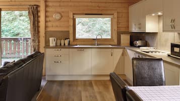 Lave-vaisselle, batterie de cuisine, vaisselle et ustensiles