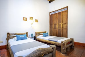 Twin Room | Hypo-allergenic bedding, free WiFi, bed sheets, wheelchair access - Hotel Colonial Palmira (Palmira)