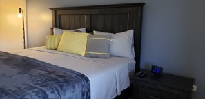 3 chambres, coffres-forts dans les chambres, fer et planche à repasser