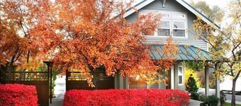 NW Broadway Downtown | Old Bend neighborhood, walk everywhere!