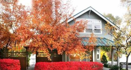 NW Broadway Downtown | Old Bend neighborhood, walk everywhere!