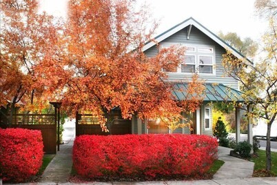 NW Broadway Downtown | Old Bend neighborhood, walk everywhere!