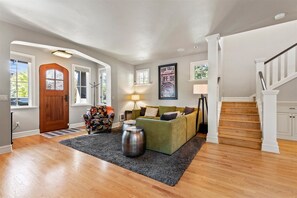 Smart TV, fireplace, DVD player, table tennis