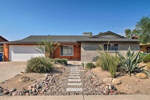 Exterior - Fire Pit, Heated Pool: Central Tempe Escape! (Tempe)