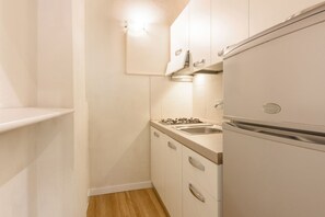 冰箱、炉灶、茶具/咖啡用具、烤面包机