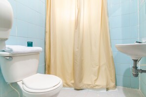 Studio | Kylpyhuone | Suihku, designer-hygieniatuotteet, pyyhkeet, saippua