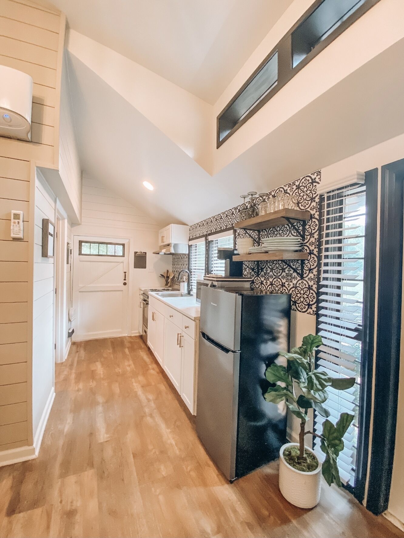 雪櫃、微波爐、焗爐、爐具