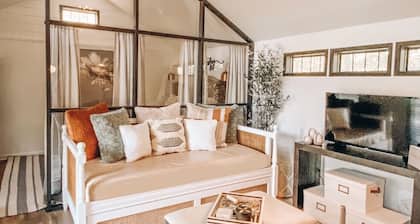 Whistling Acres Villa 2, Luxury 1BR Near TN River