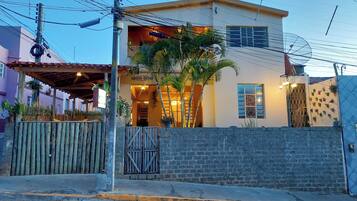 Mặt tiền nơi lưu trú