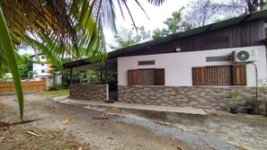 Property grounds - MO TI KOTE (CAYENNE)