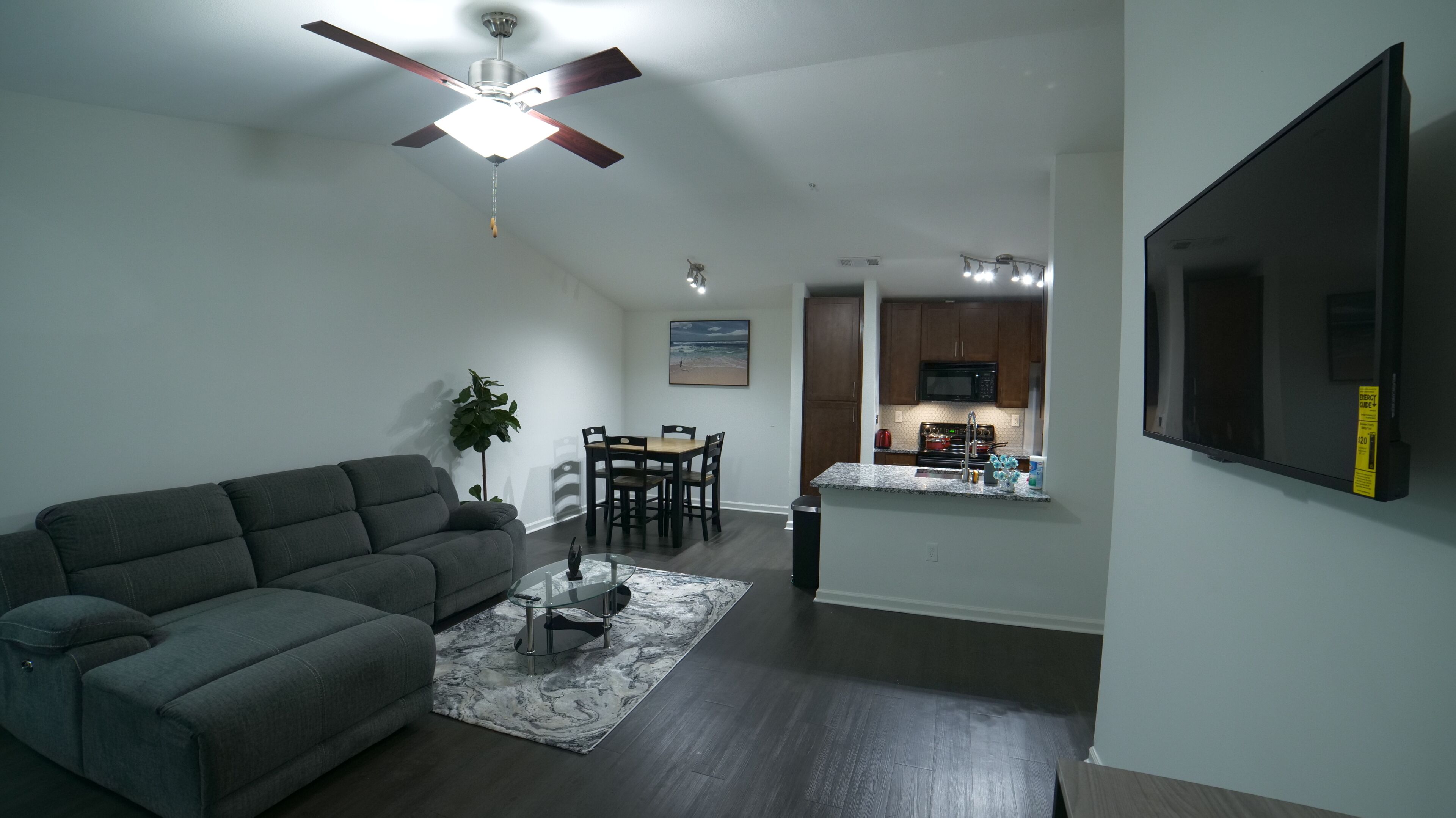 Exotic Luxury 2bs, 2baths Contemporary Living /Duluth