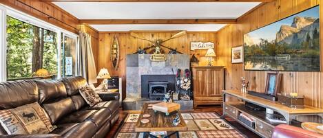 Smart TV, chimenea, tenis de mesa y videoteca