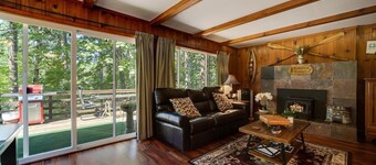 Ponderosa Paradise, Walk To Town, Wraparound Deck, Arcade Cabin