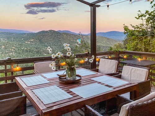 Yosemite Lodge • Indoor pickleball, Basketball, Hot Tub, Game Room & EV