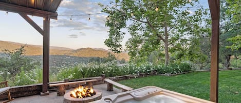 Outdoor spa tub