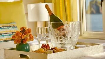 Signature Single Room | Egyptian cotton sheets, premium bedding, pillow-top beds, in-room safe