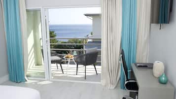 Egyptian cotton sheets, premium bedding, pillow-top beds, in-room safe
