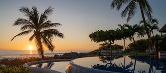 Casa Manzanillo Full Buy Out - Beach Front Location at Manzanillo Bay, 7 BR, Poo