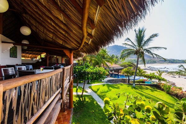 Outdoor dining - Casa Manzanillo Full Buy Out - Beach Front Location at Manzanillo Bay, 7 BR, Poo (De La Union)