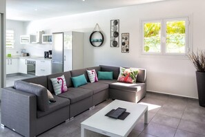 TV - Villa Tropicalia – 3 Bedrooms | Pool & Tropical Garden (Saint-François)