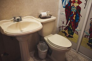 Basic Double Room | Bathroom | Shower, towels