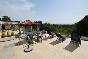 Outdoor dining - Apartment Zrinka 1 with pool (Omišalj)