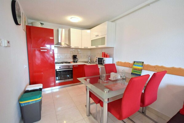 Fridge, microwave, oven, dishwasher