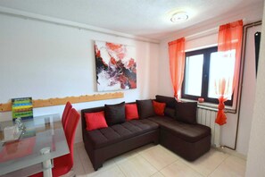 TV, fireplace - Apartment Zrinka 1 with pool (Omišalj)