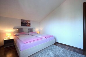 3 bedrooms, iron/ironing board, free WiFi, bed sheets - Apartment Zrinka 2 with pool (Omišalj)