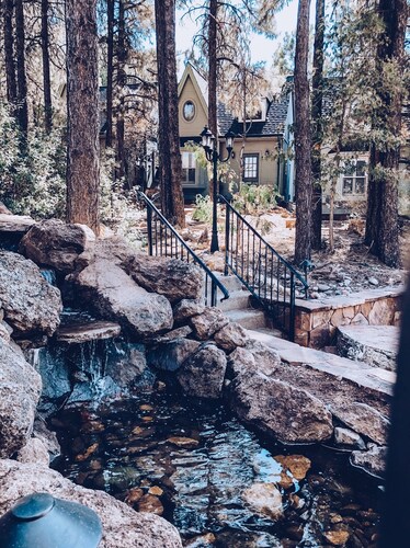 BellaVue Estate Cottage Chalet #1 - Cozy Cute & Clean, Central location