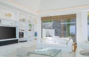 Smart-TV, Bücher, Stereoanlage