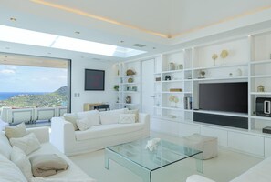 Smart TV, books, stereo