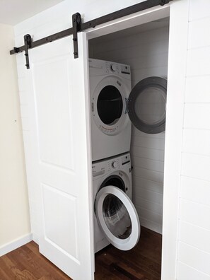 Interior - Cozy & bright getaway close to ski mountains and lake (New London)