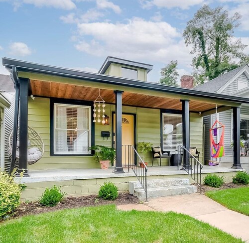 Luxe Home Downtown - Sleeps 6. Off-street parking