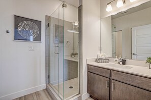 Bathtub, hair dryer, towels - Pool Open! | Warm Pool, Hot Tubs, Slide, Waterfall | New 2020 | #39 (Saint George)