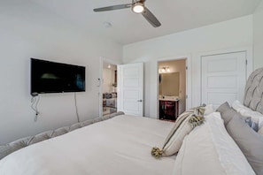 4 bedrooms, free WiFi, bed sheets