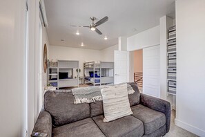 4 bedrooms, travel cot, free WiFi, bed sheets - Pool Open! | Warm Pool, Hot Tubs, Slide, Waterfall | New 2020 | #39 (Saint George)