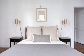 3 bedrooms, iron/ironing board, WiFi, bed sheets - Charming 3BR w. W/D near MIT and Kendall Square by Blueground (Cambridge)