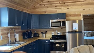 Micro-ondes, four, plaque de cuisson, cafetière/bouilloire