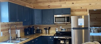 Quiet fishing cottage with lake view. 2 BR/2BA<br> “come catch some memories”