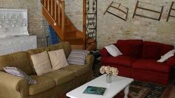 TV, lareira, aparelho de som