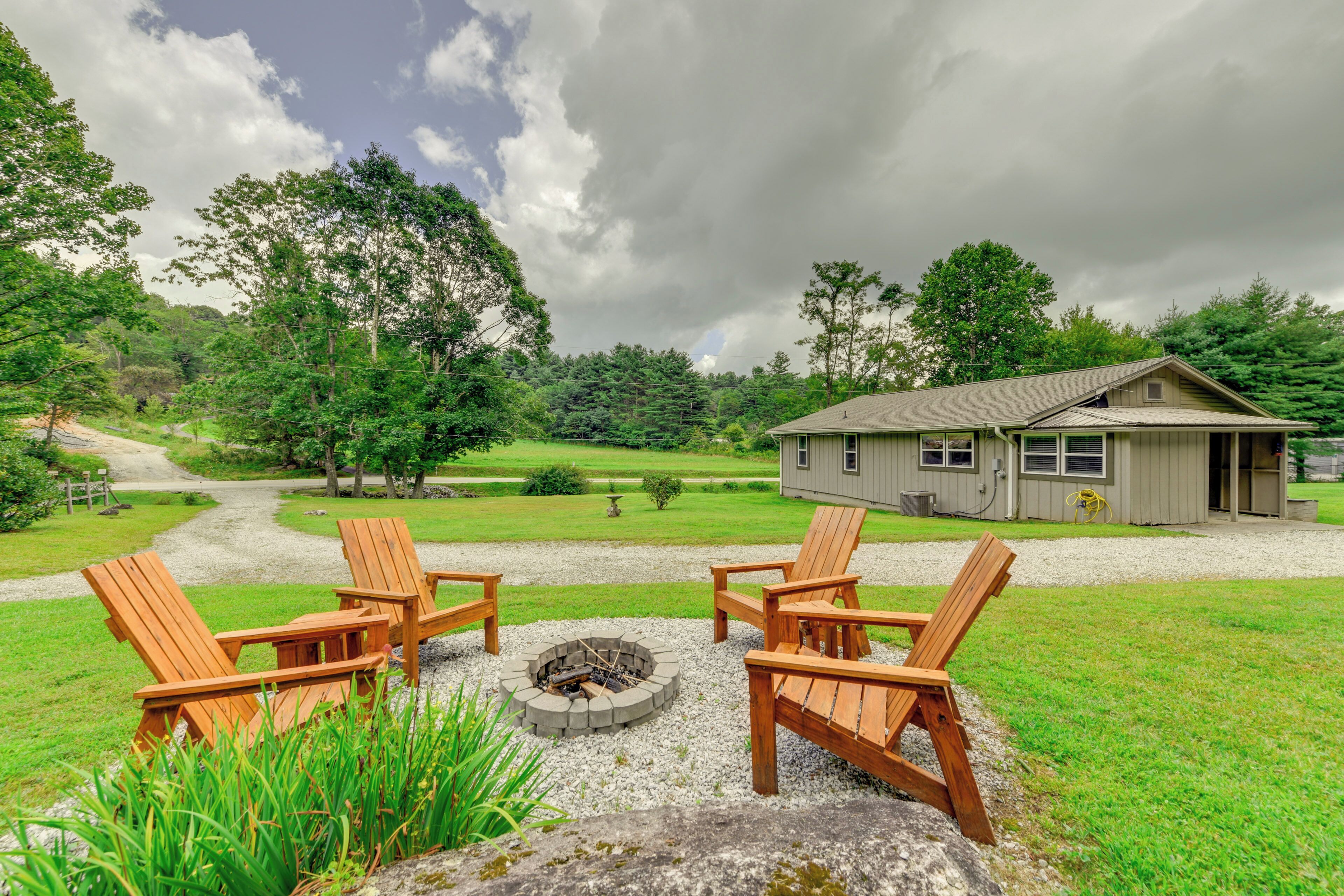 Pet-Friendly Cashiers Cabin: Fire Pit, Near Lakes!