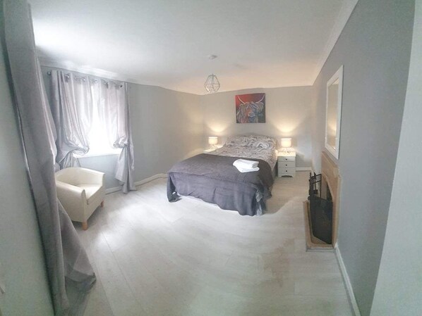 2 bedrooms, iron/ironing board, WiFi, bed sheets - Modernised 1720s cottage, Newton Stewart, Scotland (Newton Stewart)