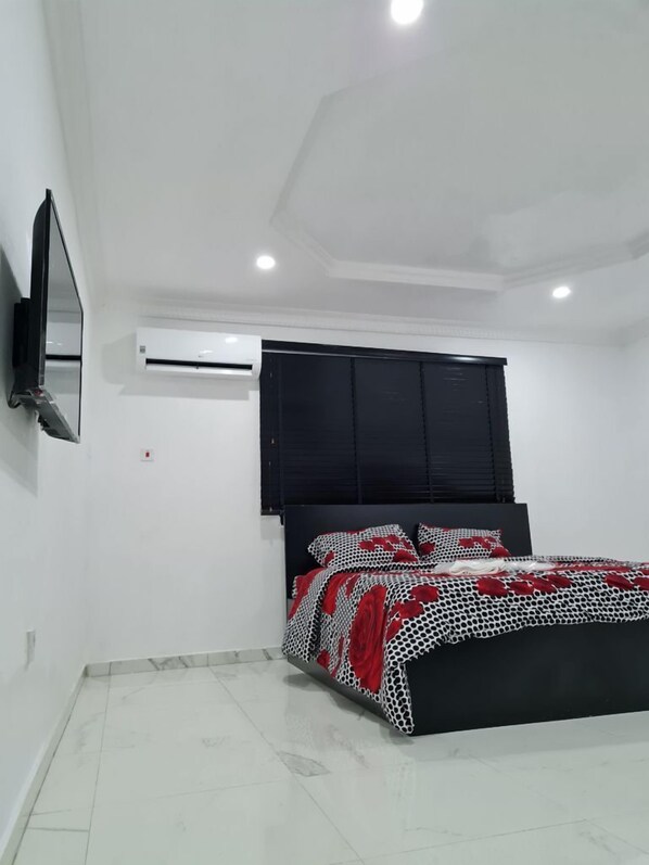 2 bedrooms, WiFi, bed sheets - Beautiful Suits Apartment Near Airport Lagos (Lagos)