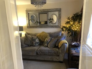 TV - Lazy Nest - Sleeps 4, Parking, Garden & Hammocks (Oakham)