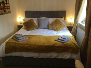 2 quartos, ferros/tábuas de passar roupa, Wi-Fi, roupa de cama