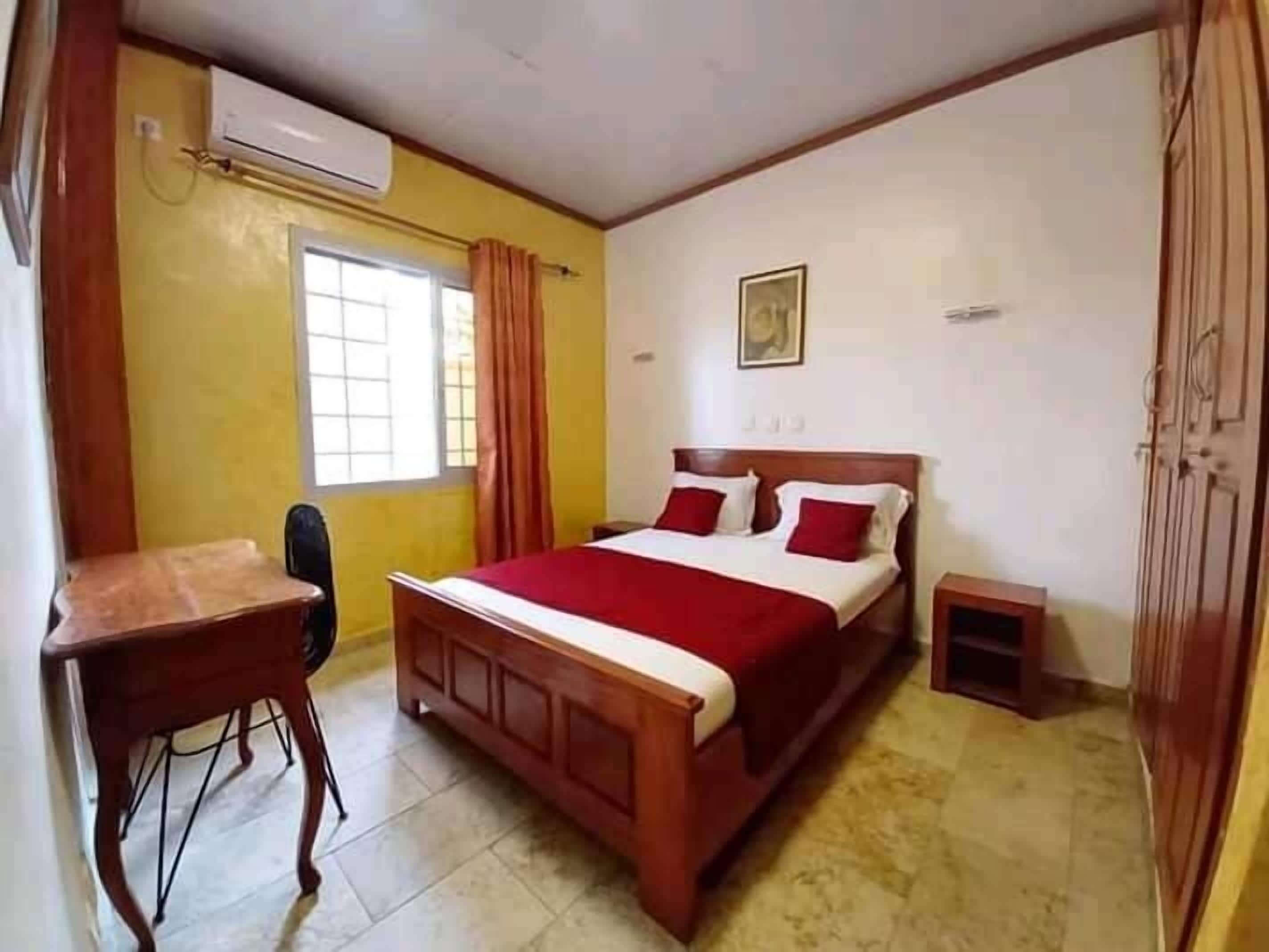 3 slaapkamers, een strijkplank/strijkijzer, wifi, beddengoed
