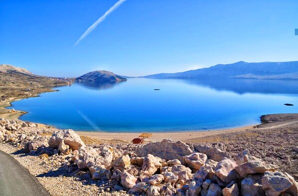 Beach - 2 Bed Flat - Sleeps 8 - Parking - Wifi (Zubovici)