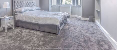 4 slaapkamers, een strijkplank/strijkijzer, wifi, beddengoed