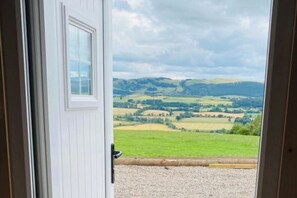 Interior - Woodhead Shepherds Hut - Sleeps 2 - Mailer Farm (Perth)